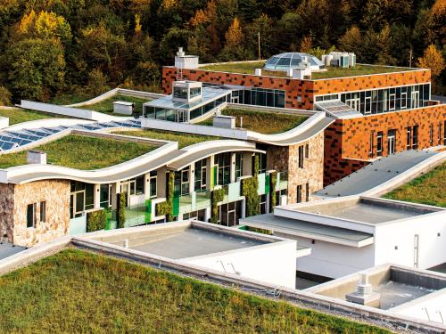 Wavelike green roof areas